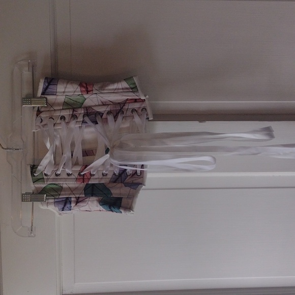 Timeless Trends waist cincher in a beautiful leaf pattern. Size 20 - Picture 3 of 6